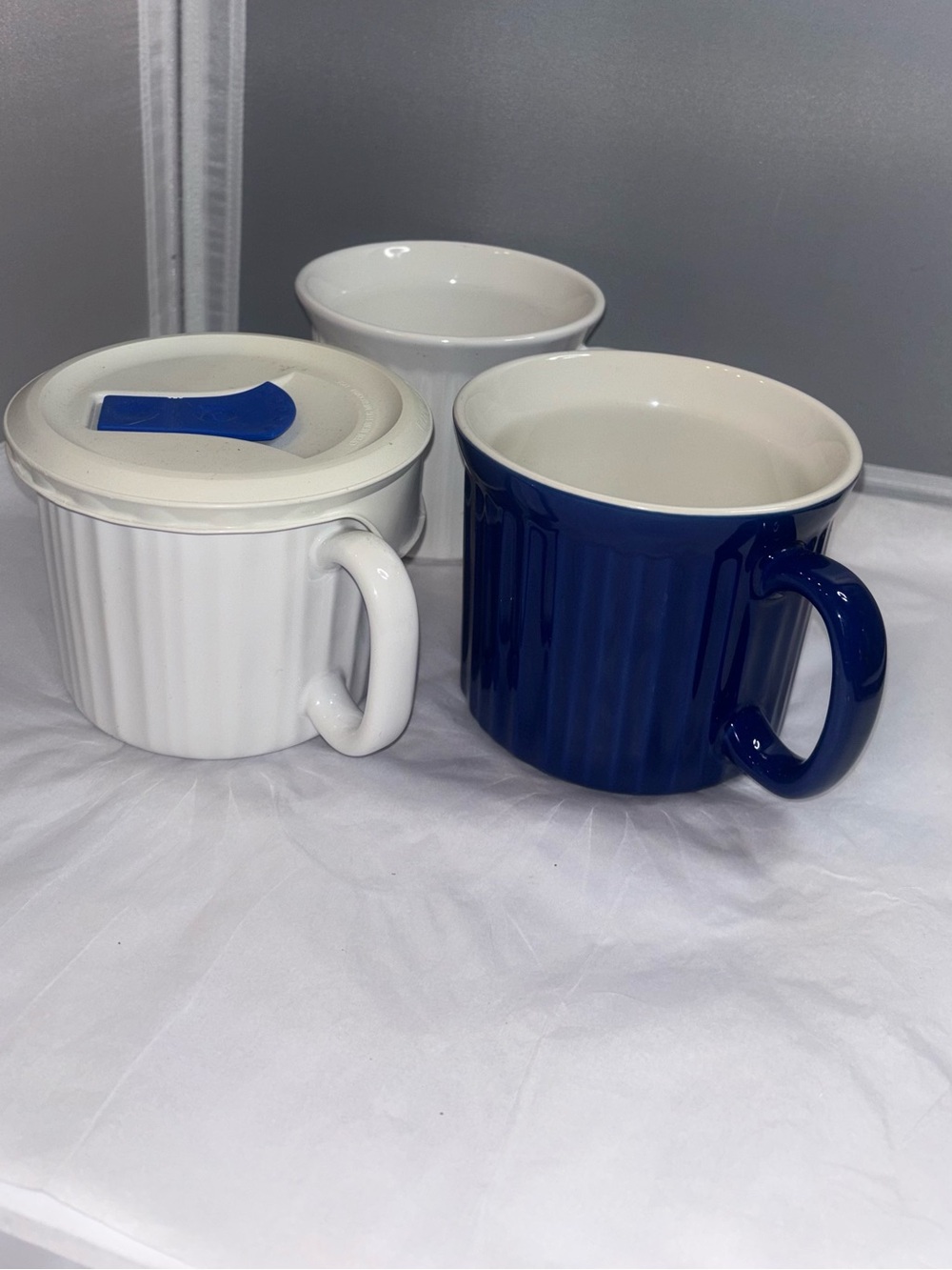 Blue and White Corningware 20 0z Ceramic Soup Mugs with 1 Lid - Set of 3